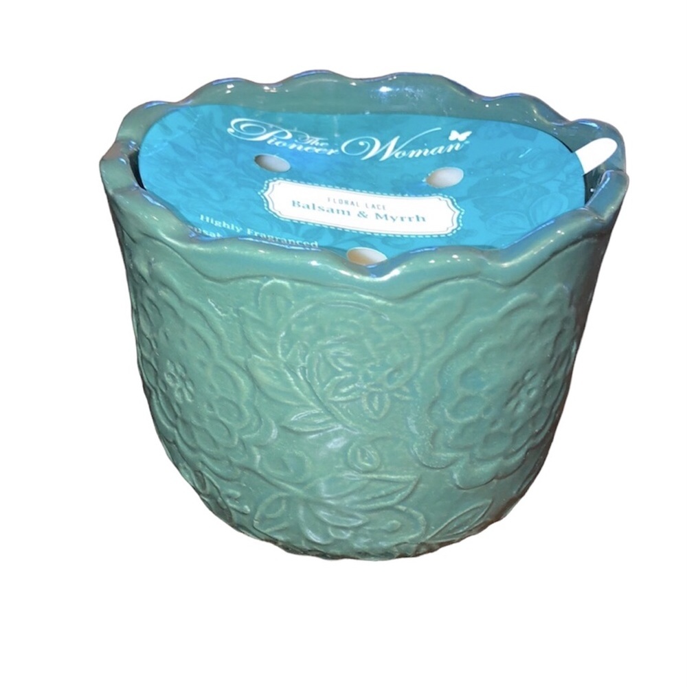 PIONEER WOMAN Floral Lace Balsam & Myrrh 16 ounce new candle